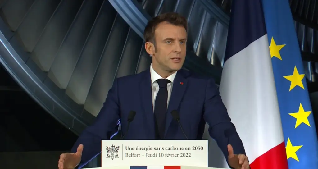macron Comparatif de facture avant et après l’installation de panneaux solaires, passant de 246€/mois à 17€/mois grâce aux aides disponibles.